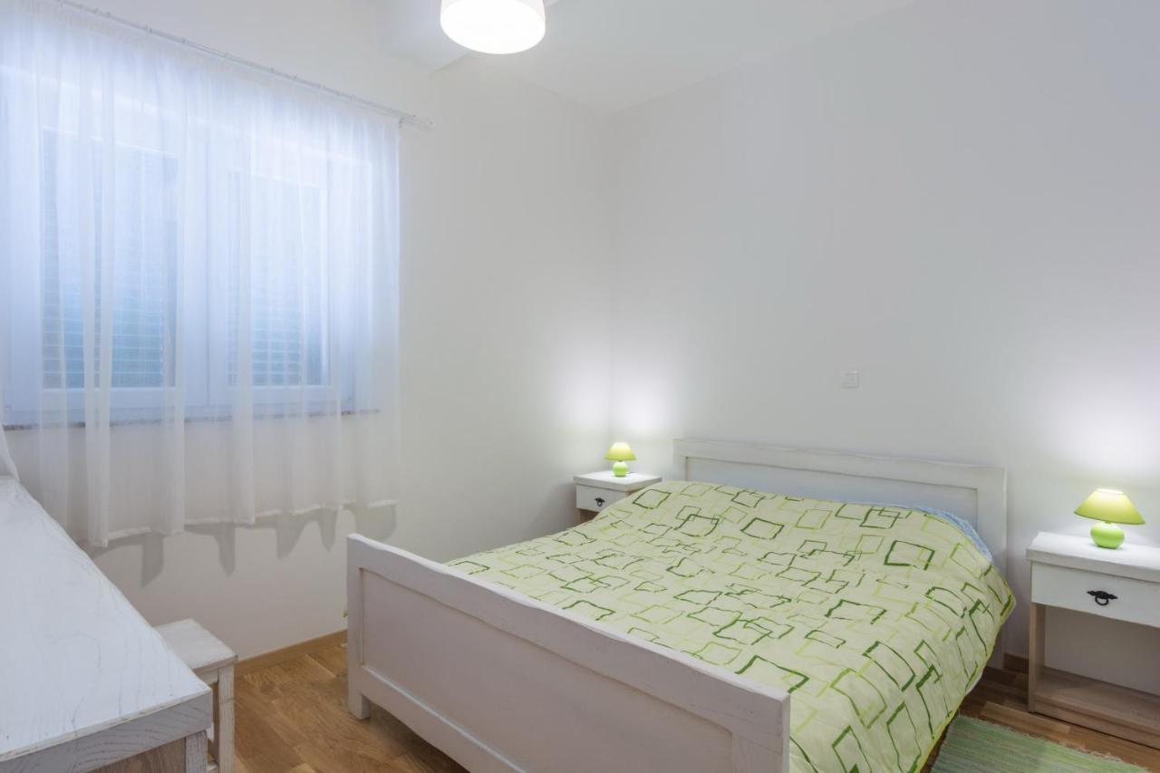 Apartments By The Sea Simuni, Pag - 18386 Kolan Extérieur photo